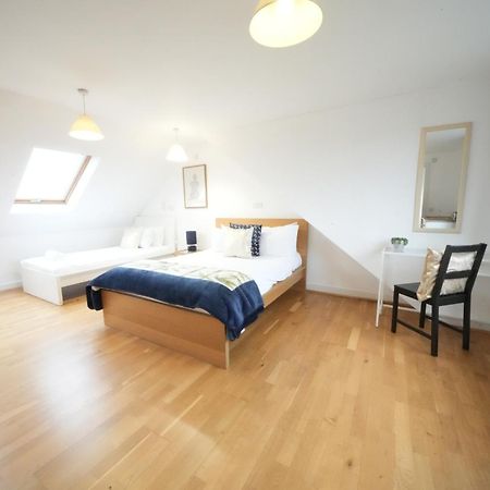 The Great Airport Place-Private Bedrooms With Private Bathroom-1 Bus To Heathrow Airport-5 Minutes By Car- Helpful Advice From Our Team Harmondsworth ภายนอก รูปภาพ