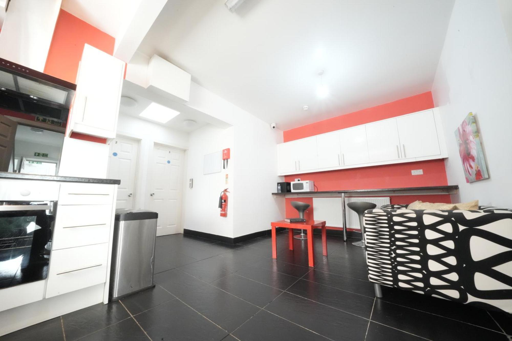 The Great Airport Place-Private Bedrooms With Private Bathroom-1 Bus To Heathrow Airport-5 Minutes By Car- Helpful Advice From Our Team Harmondsworth ภายนอก รูปภาพ