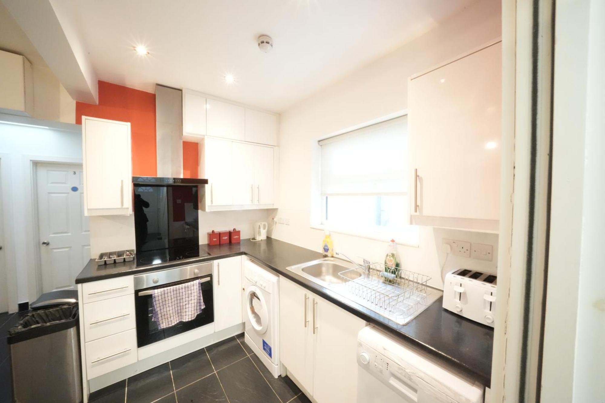The Great Airport Place-Private Bedrooms With Private Bathroom-1 Bus To Heathrow Airport-5 Minutes By Car- Helpful Advice From Our Team Harmondsworth ภายนอก รูปภาพ