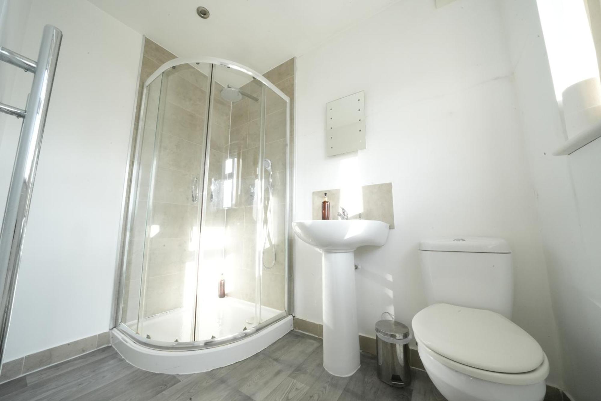 The Great Airport Place-Private Bedrooms With Private Bathroom-1 Bus To Heathrow Airport-5 Minutes By Car- Helpful Advice From Our Team Harmondsworth ภายนอก รูปภาพ