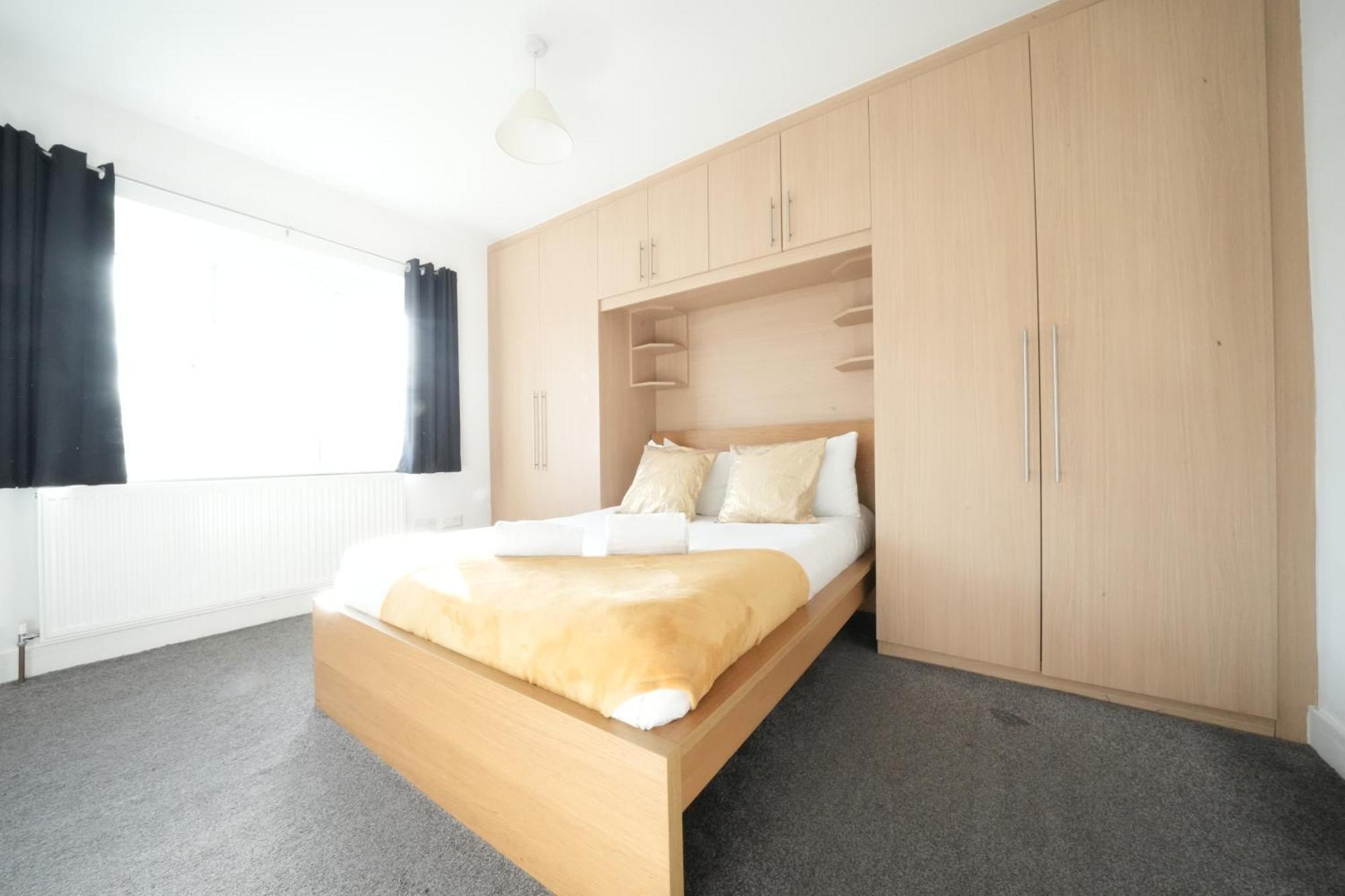 The Great Airport Place-Private Bedrooms With Private Bathroom-1 Bus To Heathrow Airport-5 Minutes By Car- Helpful Advice From Our Team Harmondsworth ภายนอก รูปภาพ