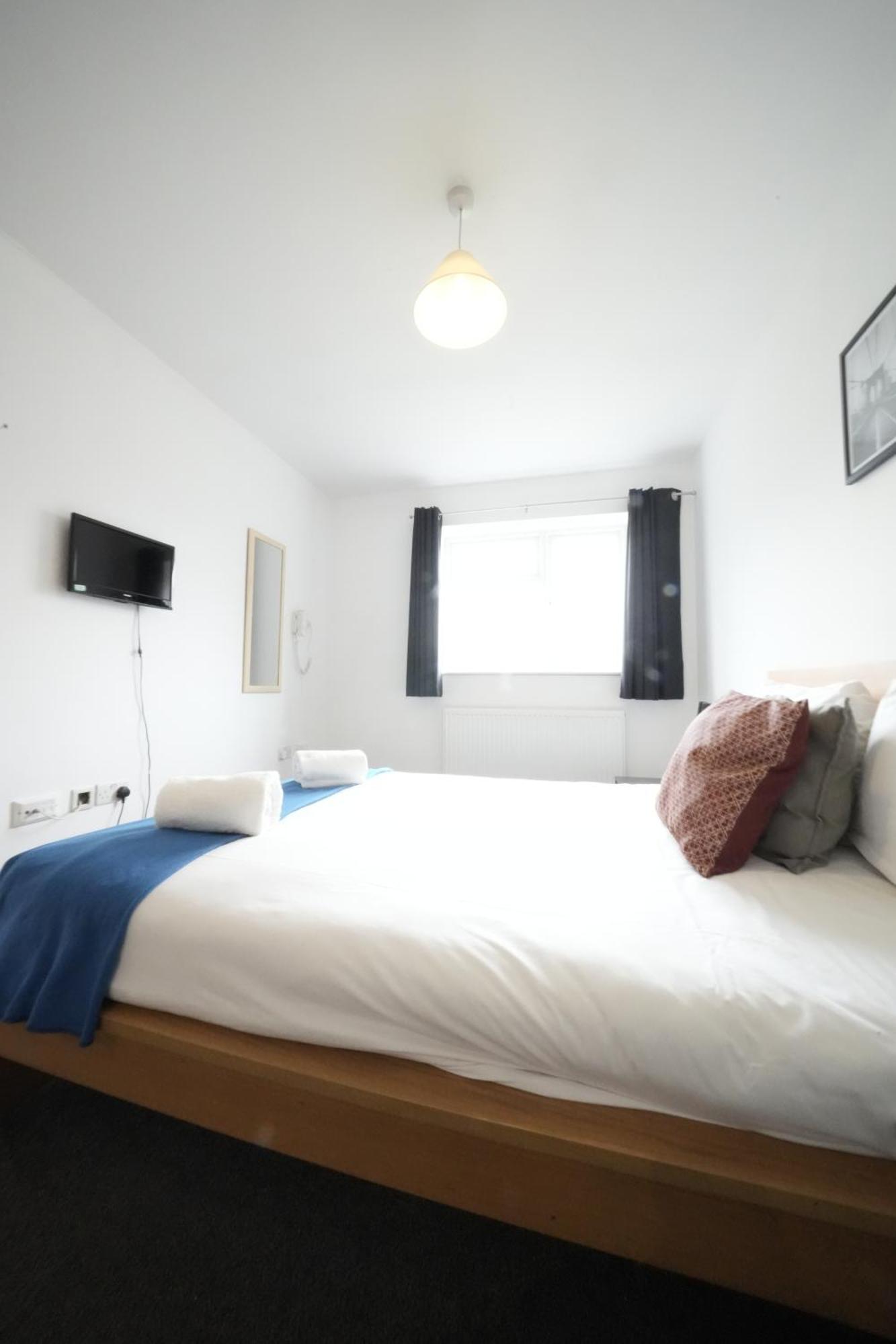 The Great Airport Place-Private Bedrooms With Private Bathroom-1 Bus To Heathrow Airport-5 Minutes By Car- Helpful Advice From Our Team Harmondsworth ภายนอก รูปภาพ